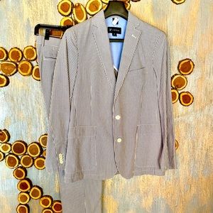 Daniel Cremieux Men’s Seersucker Suit